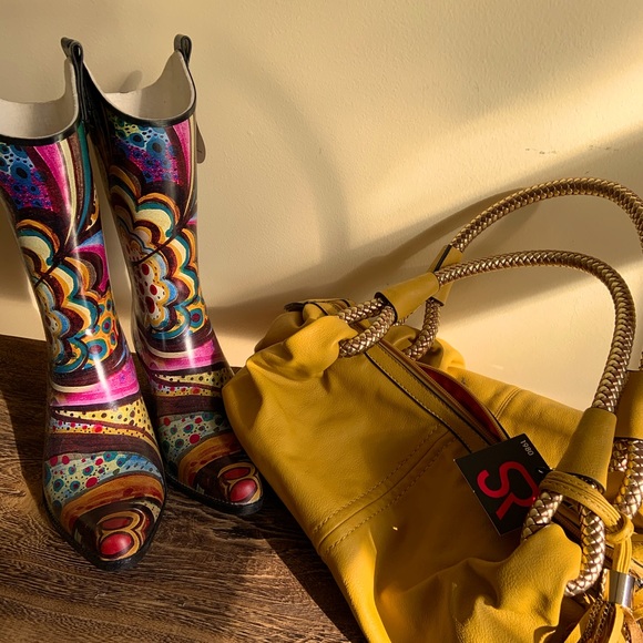 SR Shoulder Purse and Corky’s Rain Boots.       BOTH Purse and rubber rain boots - Picture 4 of 5